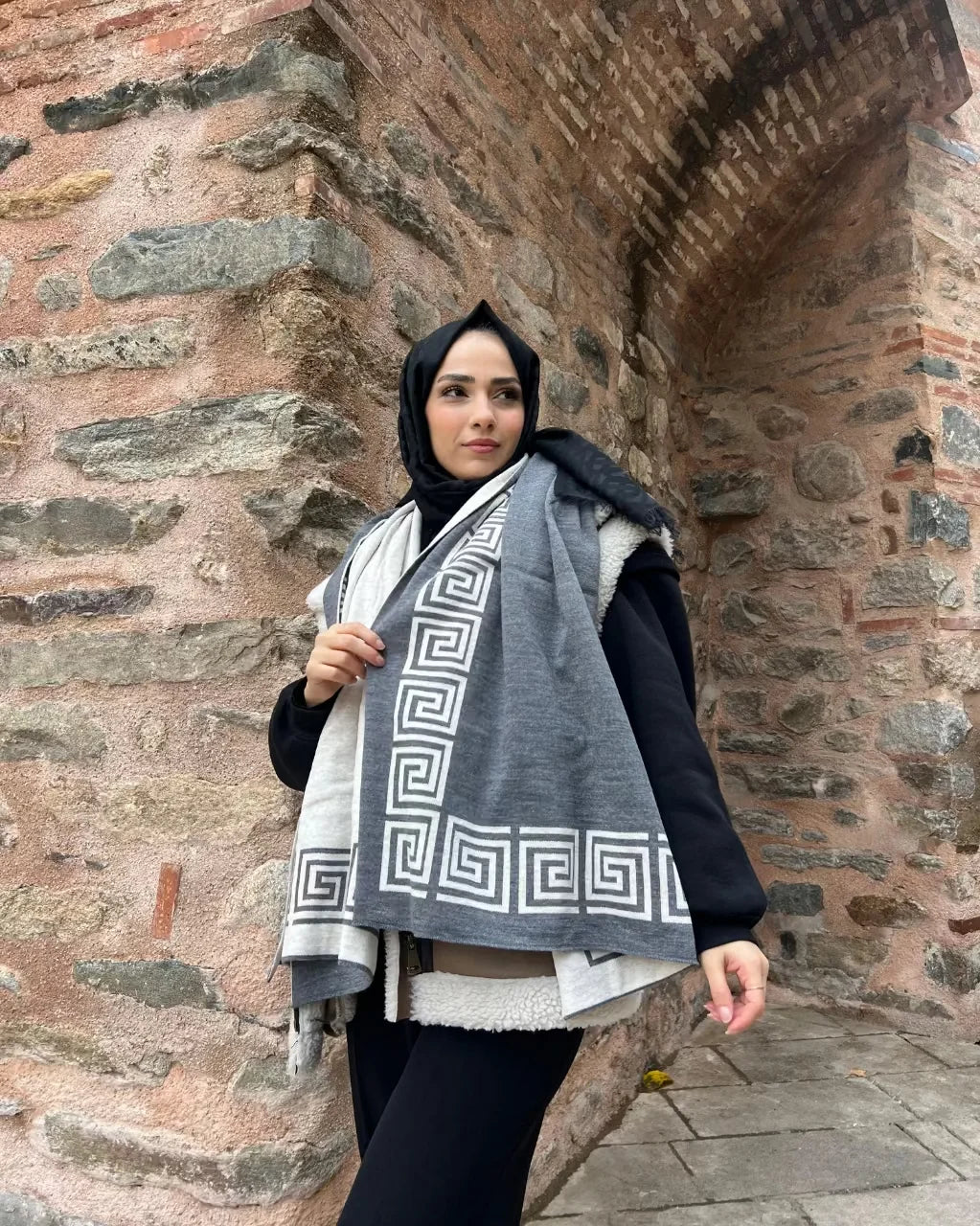 Mozaik Desenli Triko Omuz Şalı 001
