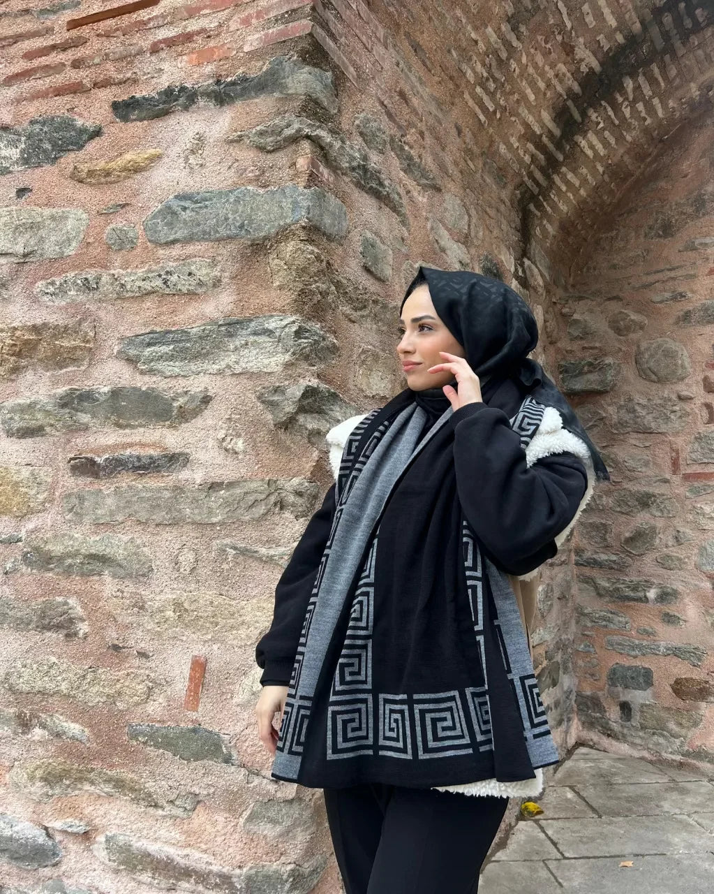 Mozaik Desenli Triko Omuz Şalı 009
