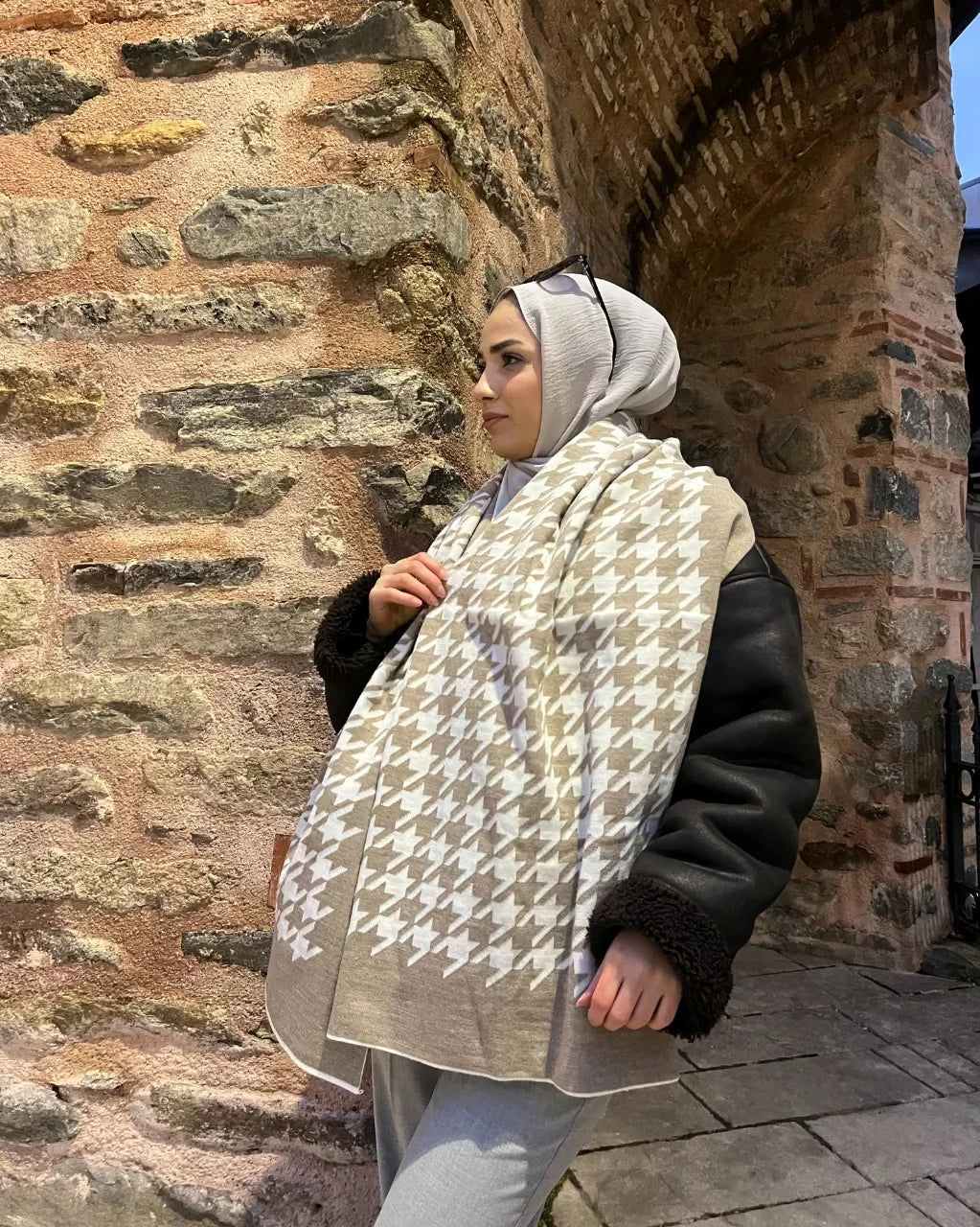 Kazayağı Desenli Triko Omuz Şalı 002