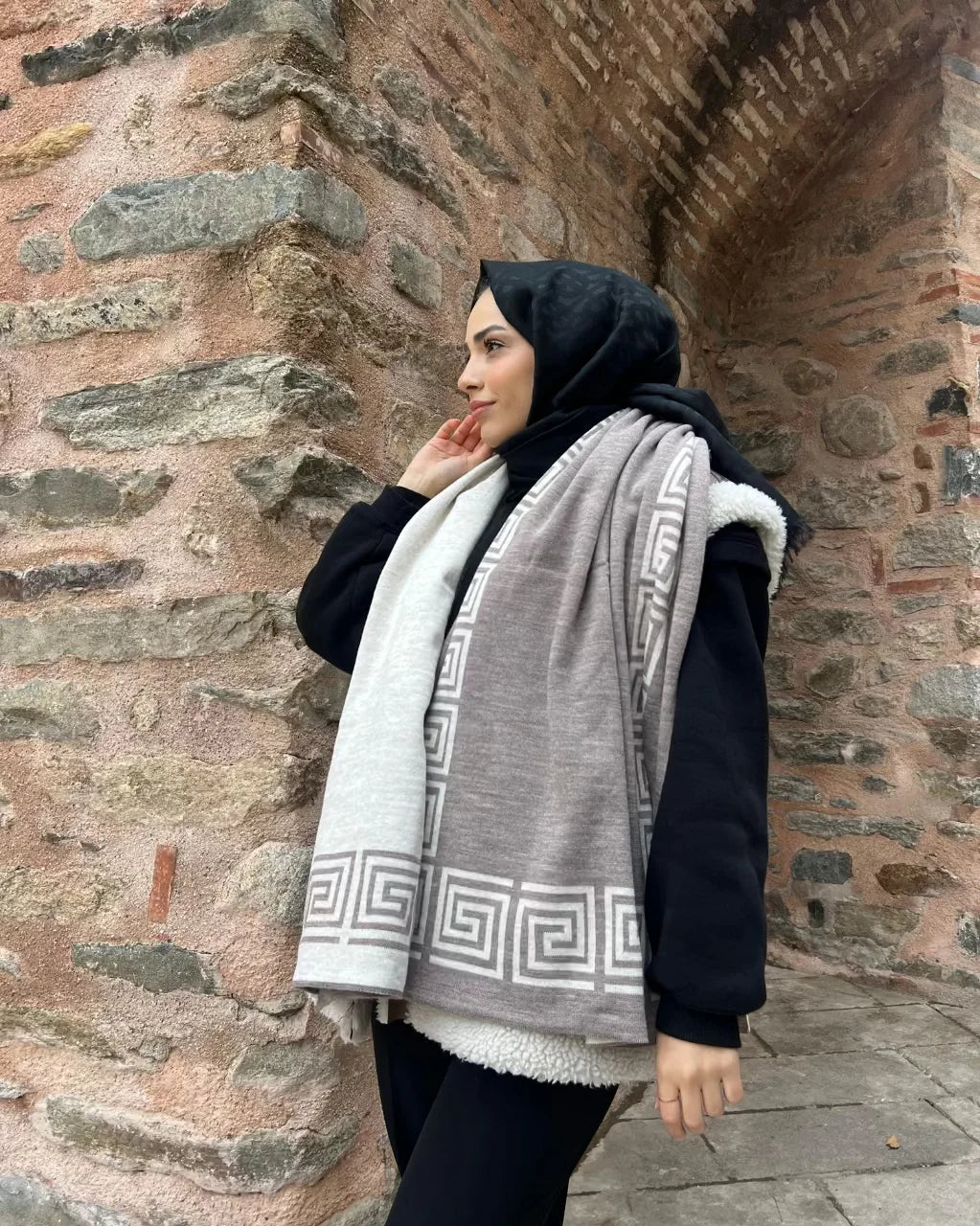 Mozaik Desenli Triko Omuz Şalı 005